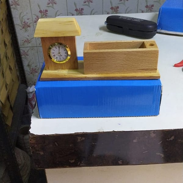 Wooden Penstand
